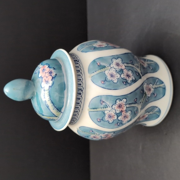 Vintage Chinese Porcelain Small Lidded Ginger Jar. - Picture 3 of 9